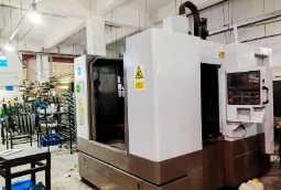 蘇州機(jī)床舊貌換新顏，噴漆翻新找我們